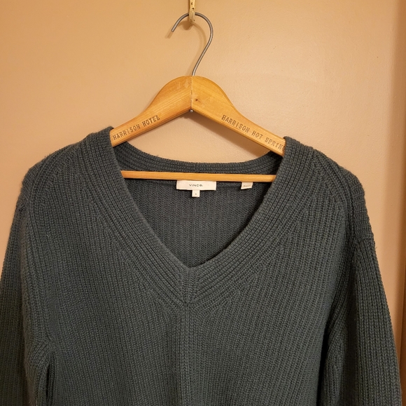 Vince. Wool and cashmere deep V neck sweater. Forest green. S/M - Picture 1 of 7